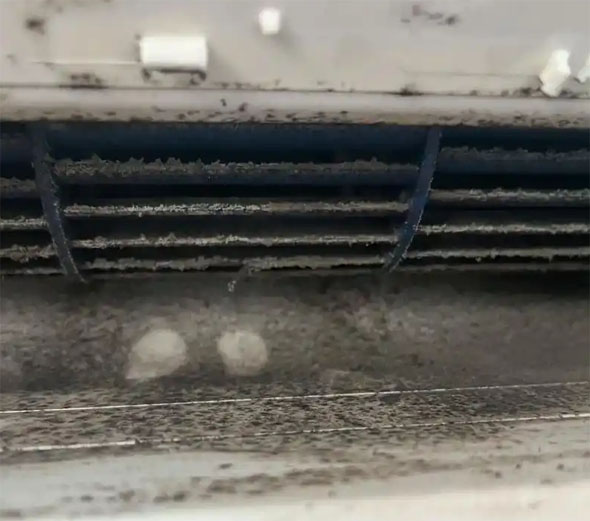 贡嘎空调吹的风有股烧焦味是怎么回事